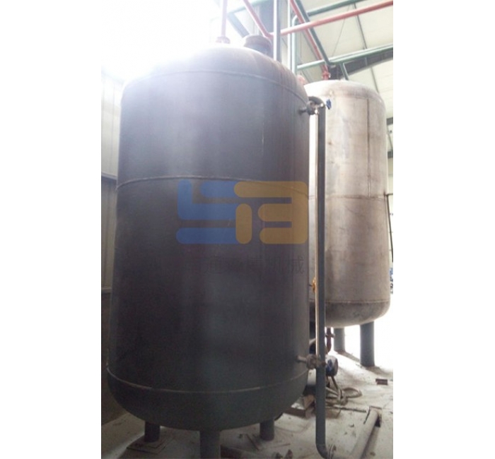 Circulating hot water tank